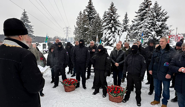 В Москве почтили память бойцов столичного СОБР, погибших в селе Первомайское 30 лет назад