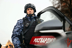 Столичные росгвардейцы задержали мужчину, запустившего беспилотник в жилом районе